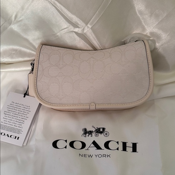 ⭐️ Coach NWT Chalk Swinger Bag 20 With Silver Chain In Signature Jacquard - Picture 8 of 10
